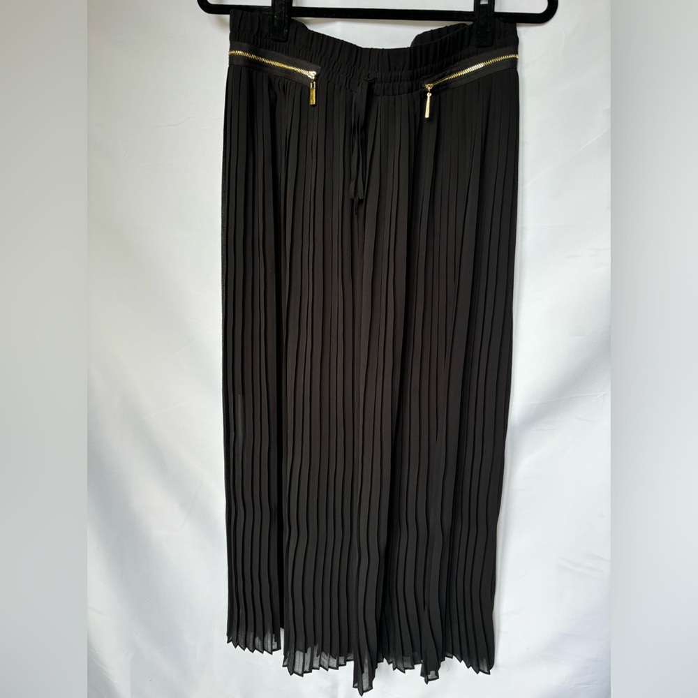 Long Black pleated skirt Vince Camuto